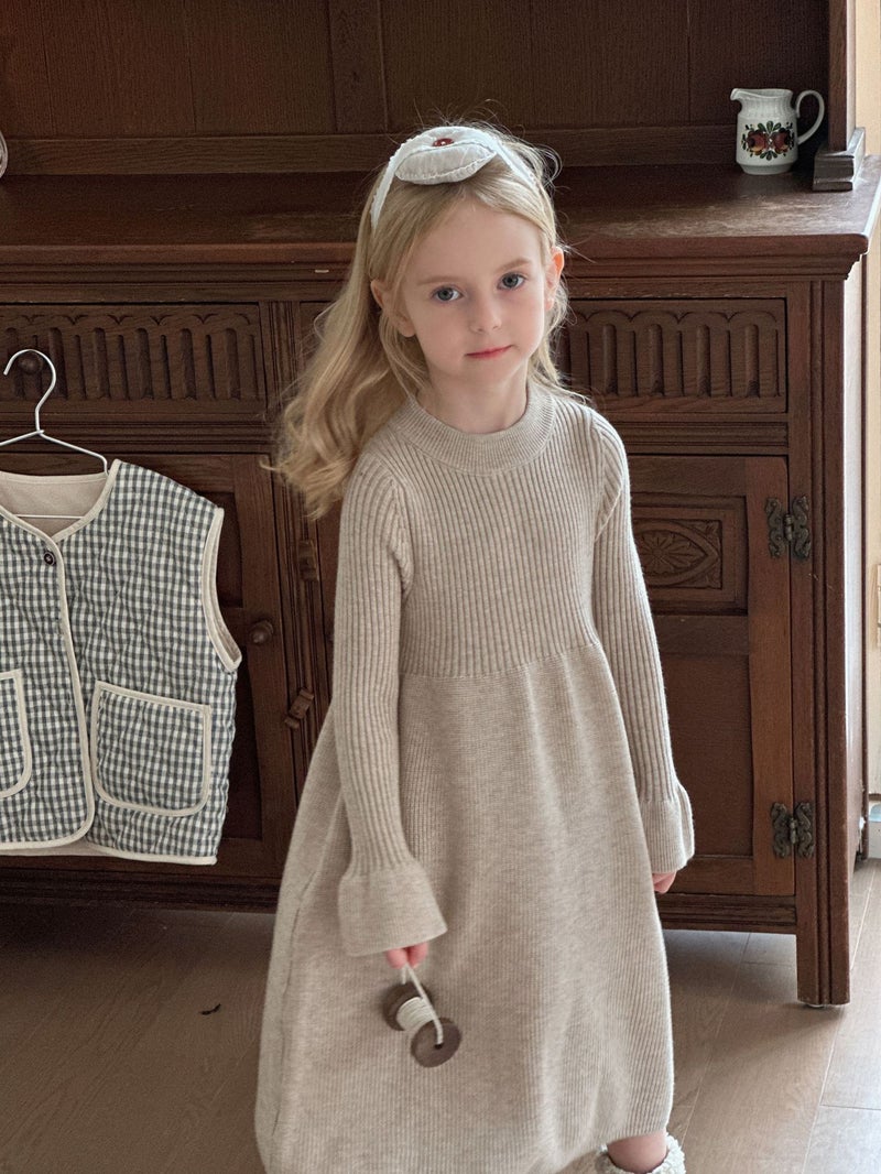 Girls dress 2024 Fall/Winter New Korean Style Childrens Solid Color Knitted Princess Dress Babys Long Sweater Dress Oatmeal color-sweater skirt (ready in stock)