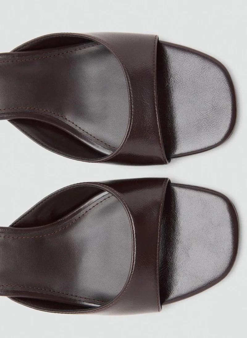 مانجو صنادل بكعب رفيع