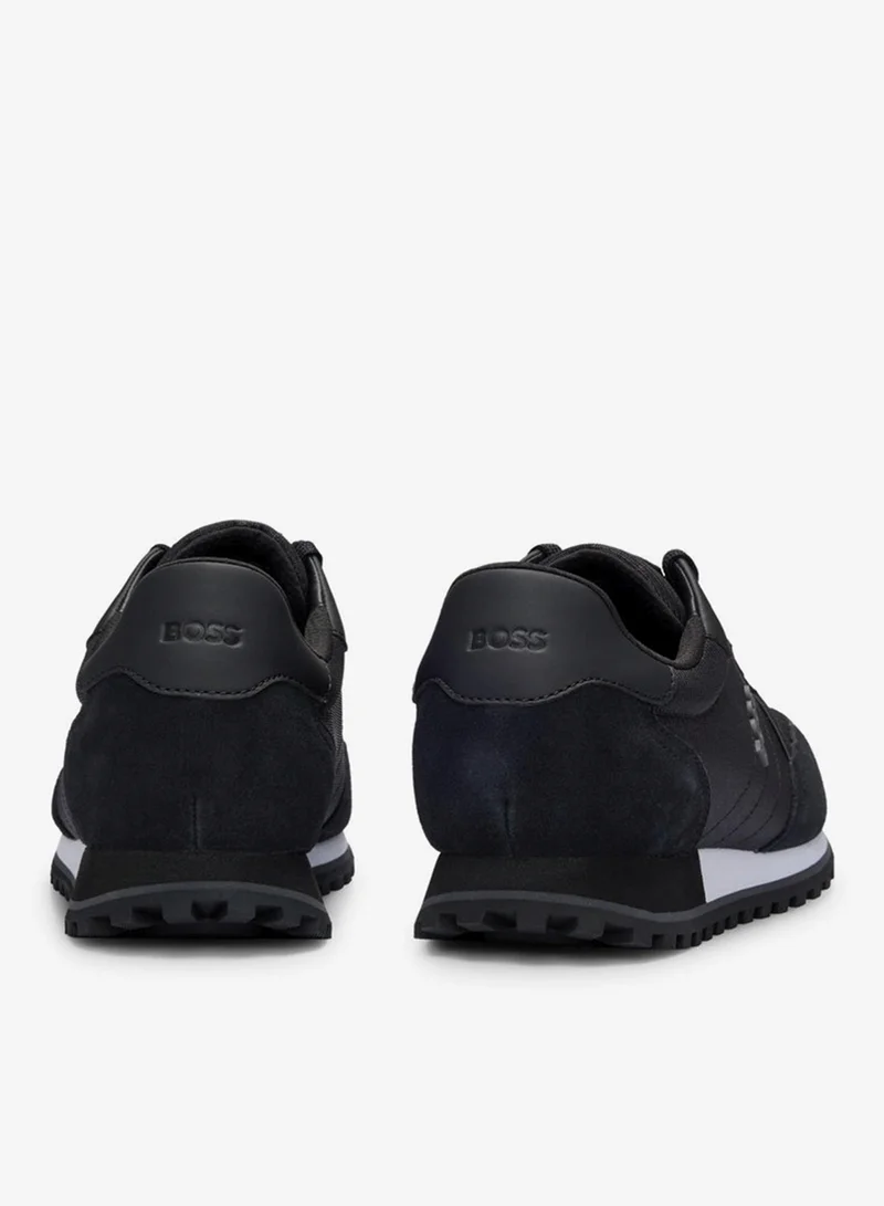 بوس سنيكرز بمزيج المواد وحواف جلد صناعي