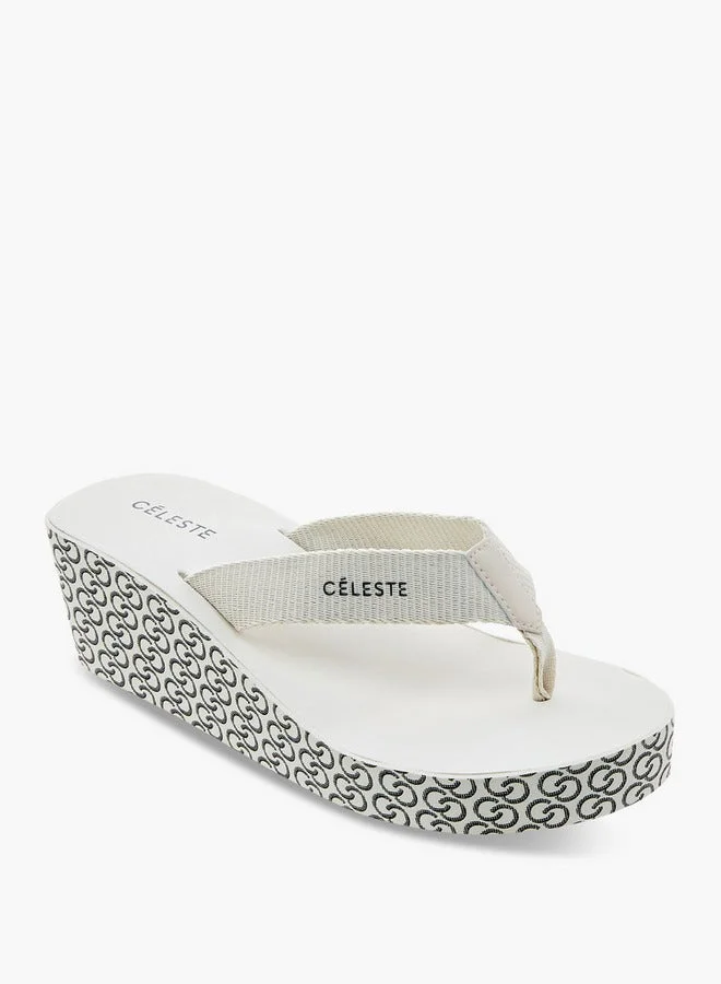 سيليست شباشب نسائية بنعل ويدج بطبعة شعار الماركة