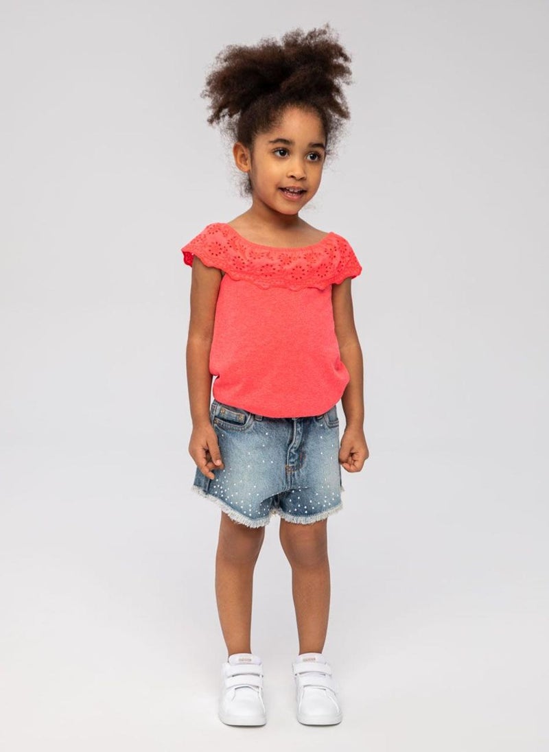 مينوتي توب بناتي بكتف مكشوف وكشكش مطرز - Image 1