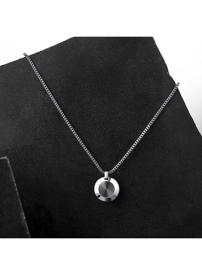 ام في ام تي قلادة أوربت ميداليون من الفولاذ المقاوم للصدأ للرجال، فضية، مقاس واحد 28200167 - Image 4