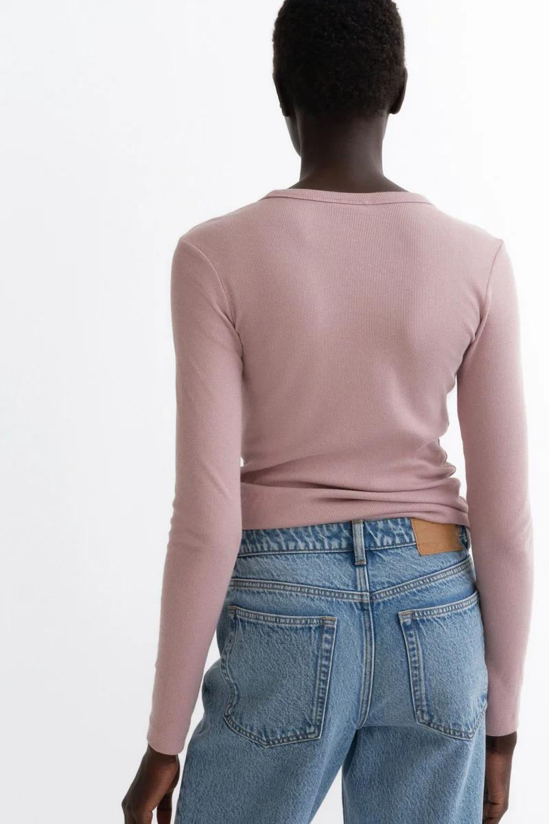 اتش اند ام بلوزة مرنة من مزيج القطن