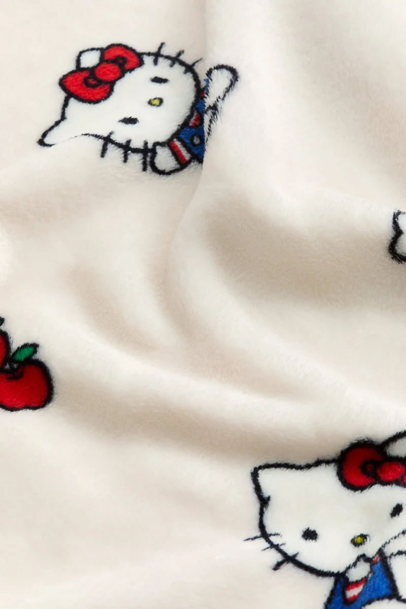 اتش اند ام بطانية من الفليس المزين بنقوش