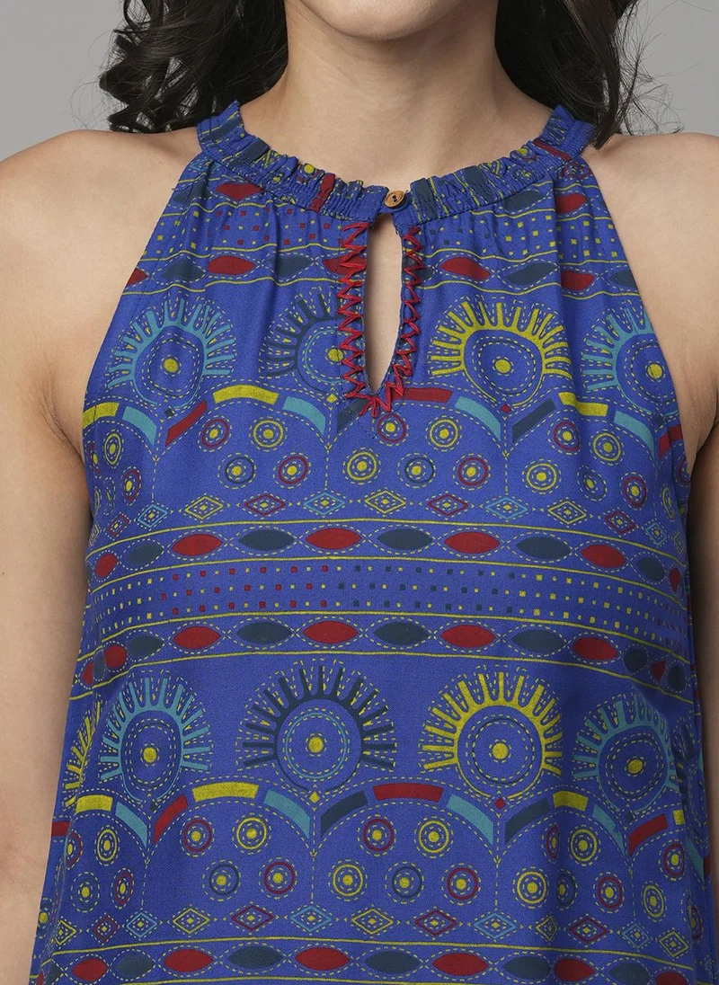 جلو باص طقم كورتا نسائي بطبعة عرقية بياقة هالتر وفتحة مفتاح مع بنطال مستقيم