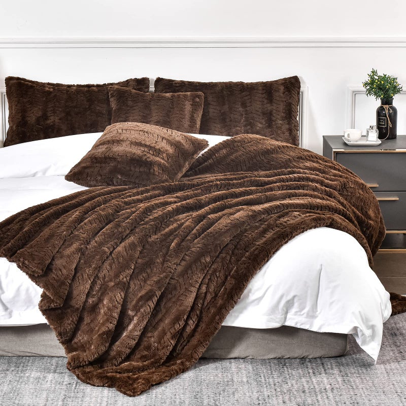 YUSOKI Luxury Faux Fur Blanket for Queen Size Bed 2 Layers73lbAll AgesHome Decoration Without Pillows Brown90x90