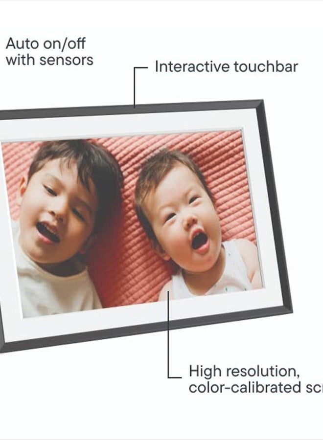 AURA إطار الصور الرقمي واي فاي أورا كارفر | أفضل إطار رقمي للهدايا | أرسل الصور من هاتفك | إعداد سريع وسهل في تطبيق أورا | تخزين غير محدود مجاني | (حصى مع إطار أبيض) - Image 3