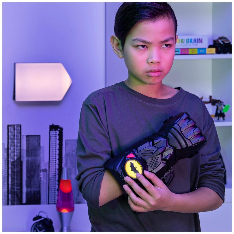 SPIN MASTER باتمان، قفاز تفاعلي مع أكثر من 15 عبارة وصوت، زي هالوين للأطفال ألعاب للأولاد من عمر 4 سنوات وما فوق - Image 4