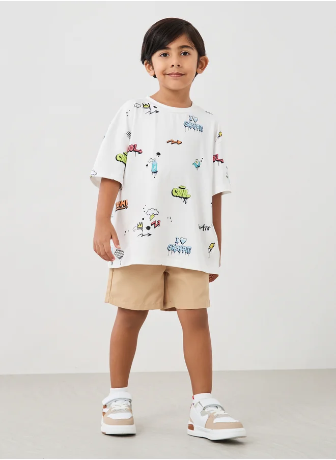 ستايلي All-Over Graffiti Print Short Sleeve Oversized T-Shirt