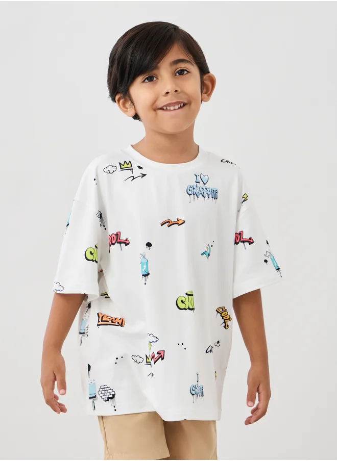 ستايلي All-Over Graffiti Print Short Sleeve Oversized T-Shirt