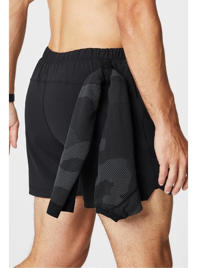 Fabletics Men's The One Short (Unlined), Training, Swimming, Lightweight, Quick-Dry, Zip Pocket, Stretch Woven, 5" Inseam, L, Black - Image 2