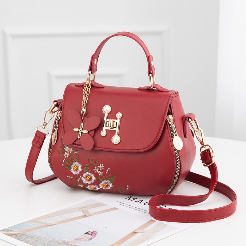 Casual And Fashionable Embroidered Bucket Bag 2025 Autum New Handheld Small Bag Sweet Lady Shoulder Crossbody Bag - Image 3