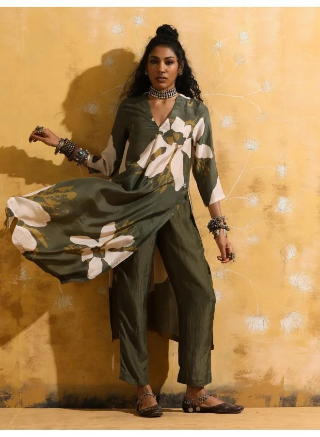 ترو برونز trueBrowns Green Cream Floral Print Muslin Silk Straight Kurta Set