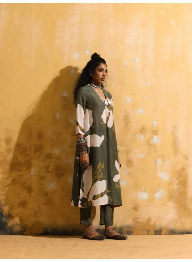 trueBrowns trueBrowns Green Cream Floral Print Muslin Silk Straight Kurta Set