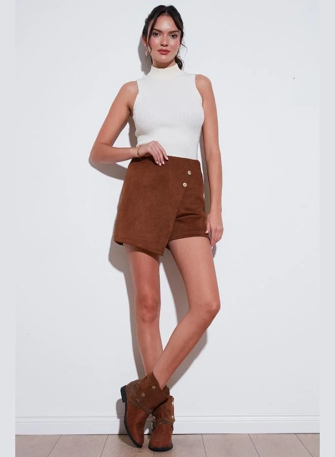 ليلا ليلى تنورة شورت شتوية غير متماثلة من جلد السكوبا بأزرار مفصلة بقصة ضيقة للنساء