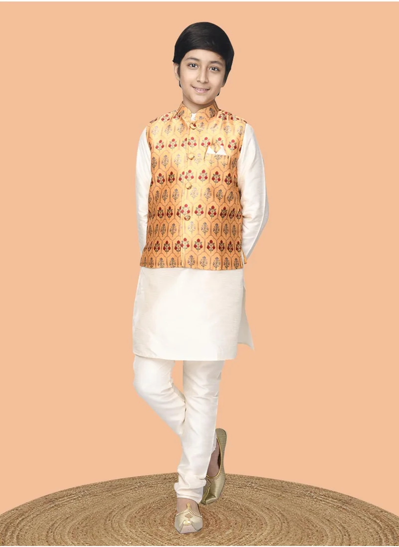 ليلك Solid Kurta Pyajama Set with Printed Nehru Jacket