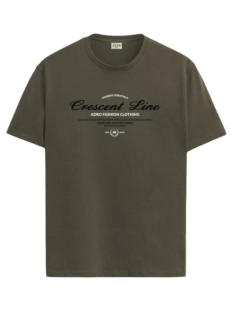adro تي شيرت ADRO للرجال بقصة عادية - تصميم طباعة خط الهلال باللون الأخضر الزيتوني - Image 1