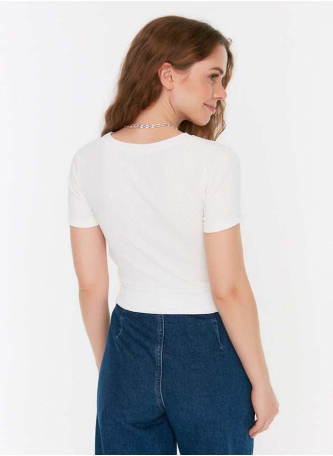 trendyol - White Lacing Detail Crew Neck Creme Crop Knitted Blouse TWOSS22BZ1311 - Image 1