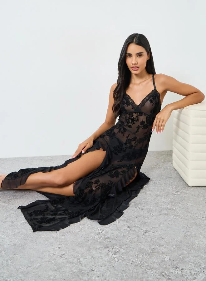 ستايلي قميص نوم بكشكش وقماش شبكي وطبعة زهور مع سروال داخلي