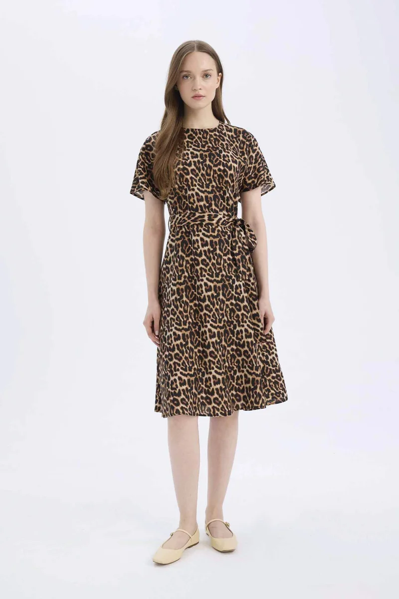 ديفاكتو Regular Fit Crew Neck Leopard Midi Dress