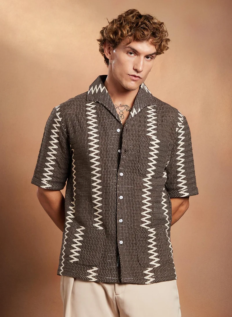 كامبوس سوترا قميص كامبس سوترا رجالي بني شوكولاتة واسع بنقشة زيج زيج للملابس الكاجوال