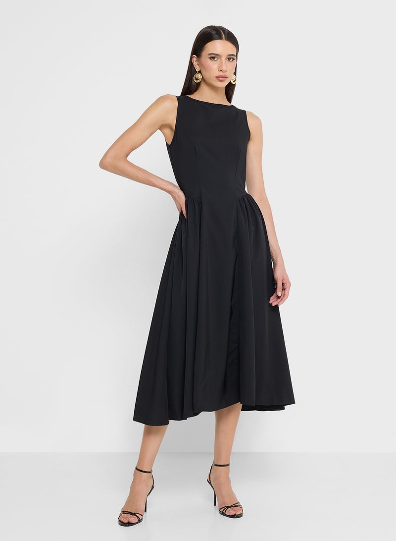 ايلا فستان بكسرات عند الخصر - Image 1