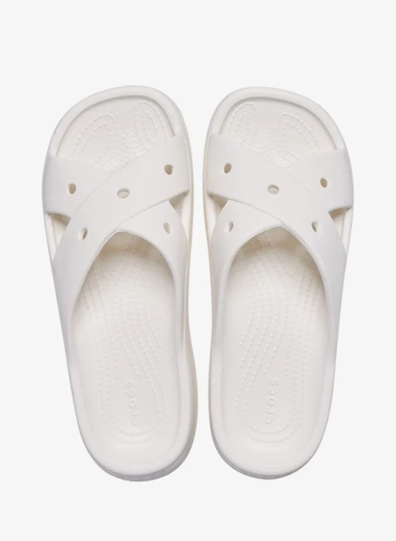 كروكس صندل نسائي كلاسيكي بحزام متقاطع