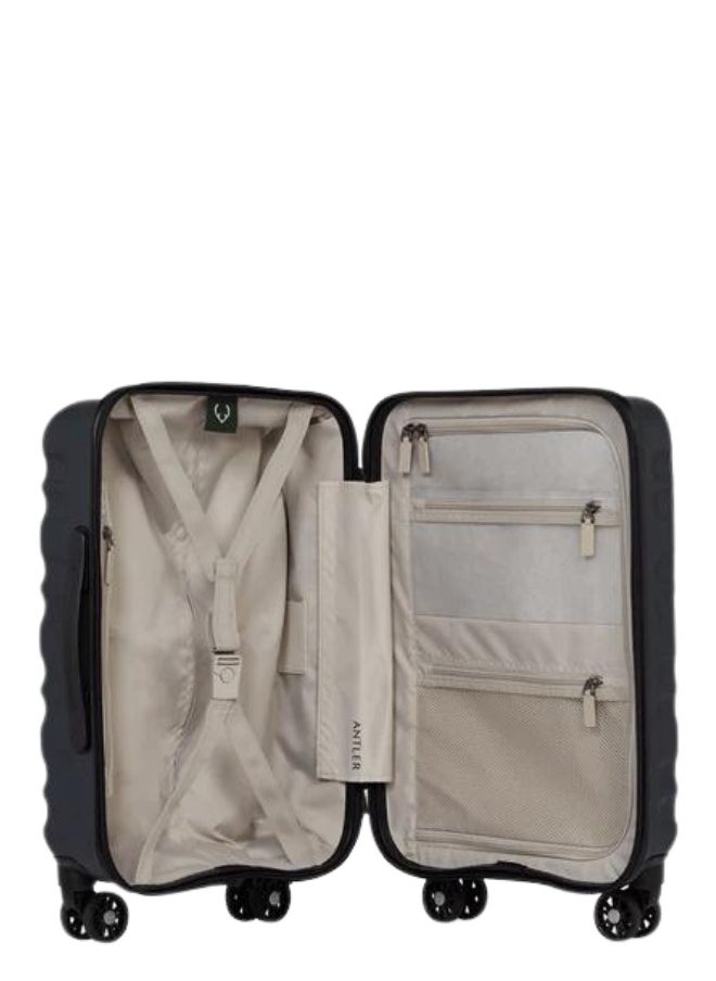 Antler - The Clifton Cabin with Pocket has all the features of our best-selling Clifton cases, with the added benefit of a chic but practical front pocket. - Image 1