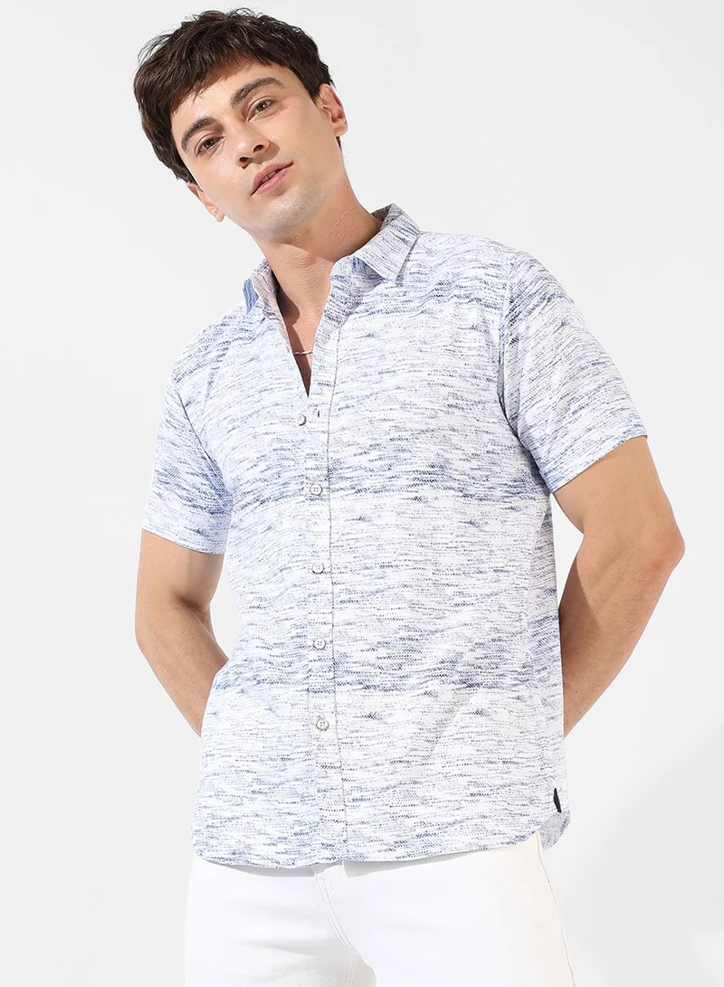 Campus Sutra Men's White & Blue Textured Button Up Spread Collar Shirt For Casual Wear | Regular Fit | Cotton Blend Shirt Crafted With Short Sleeve, Comfort Fit & High-Performance For Everyday Wear