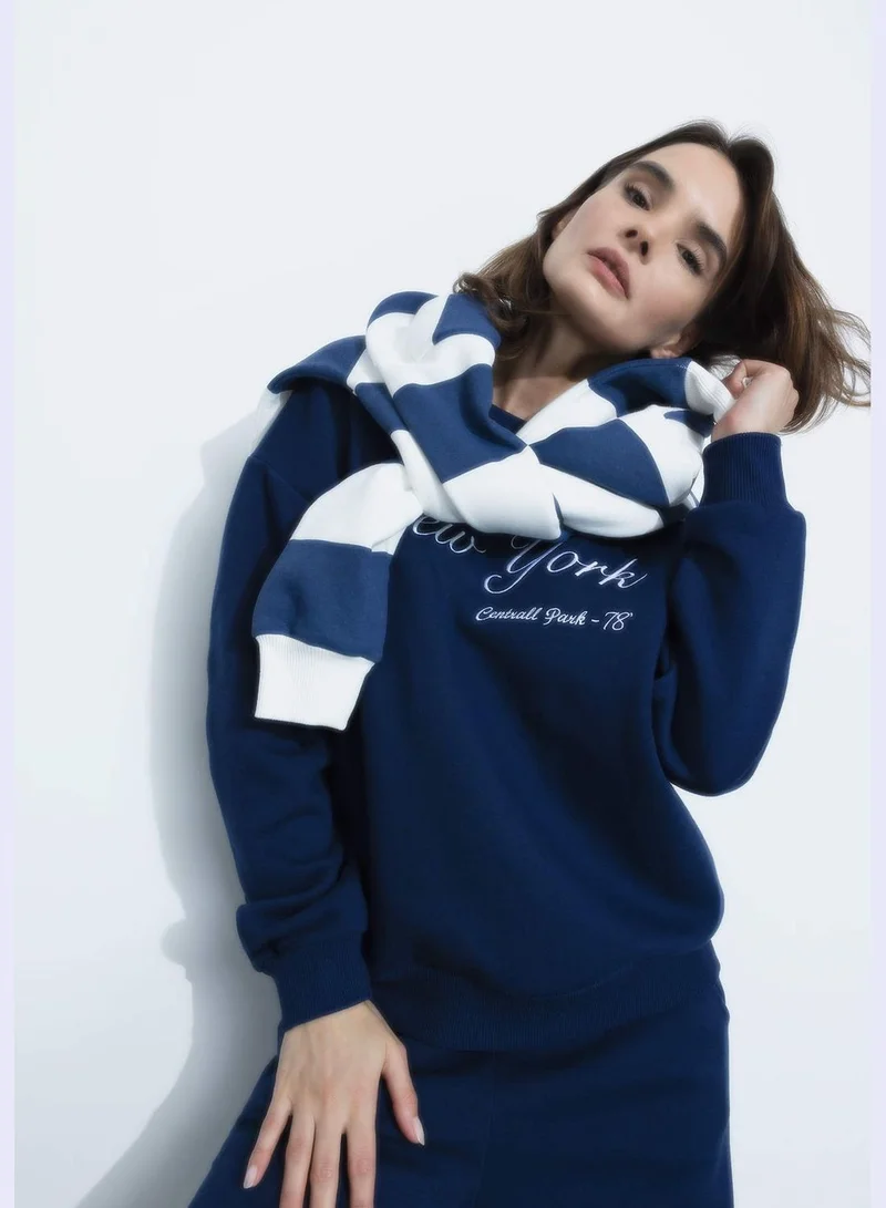 ديفاكتو Woman Relax Fit Crew Neck Long Sleeve Knitted Sweatshirt