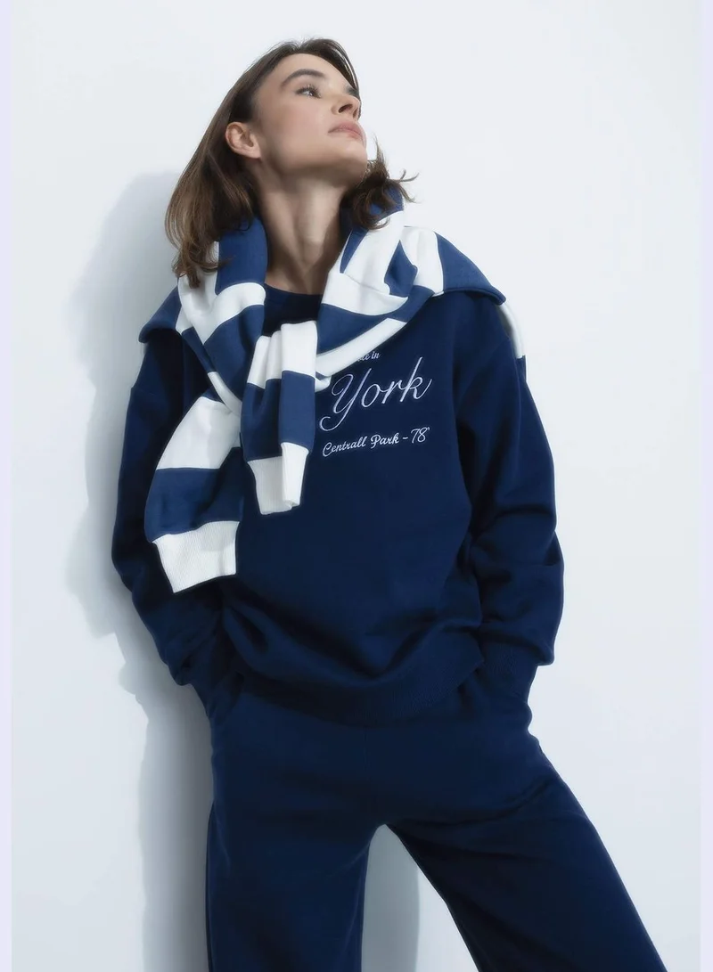ديفاكتو Woman Relax Fit Crew Neck Long Sleeve Knitted Sweatshirt
