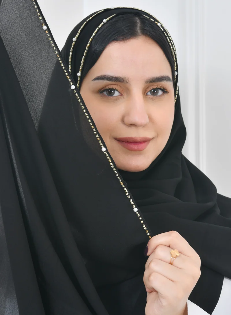 عبايات حوراء طرحه حرير سوداء بحافة مزينة بشك ابيض مع اللؤلؤ