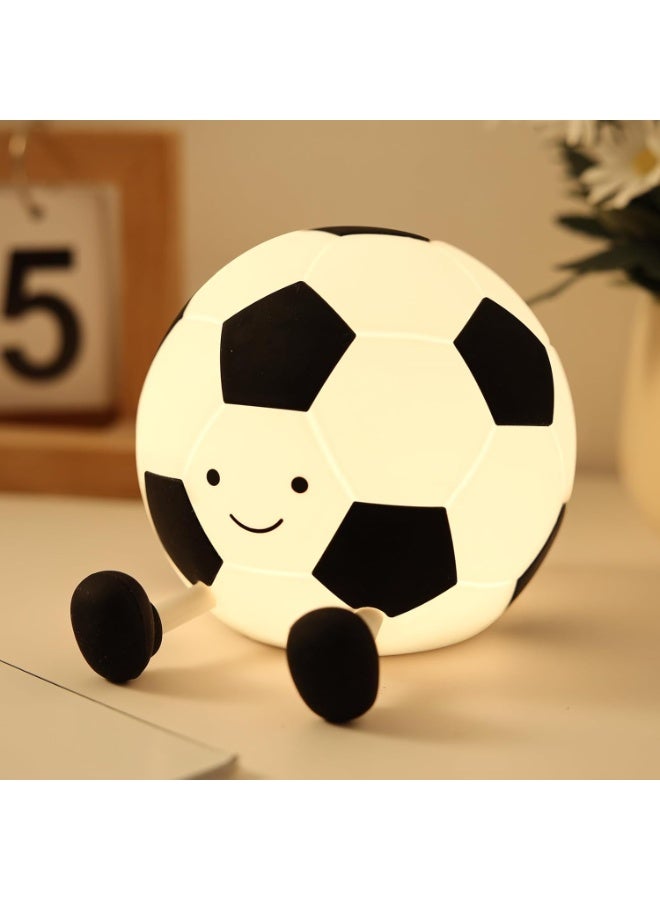 مصباح ليلي للأطفال على شكل كرة قدم، تصميم سيليكون قابل لإعادة الشحن، بطارية ٥٠٠ مللي أمبير/ساعة، إضاءة دافئة قابلة للتعتيم بثلاثة أوضاع، مع خاصية إيقاف التشغيل التلقائي بعد ٣٠ دقيقة، آمن ومريح للأطفال. مثالي لغرف الأولاد، وهدايا أعياد الميلاد، والمناسبات. - Image 4