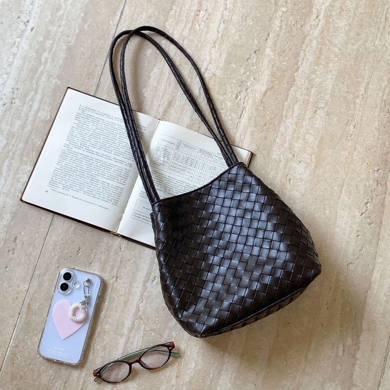 Retro Woven Bucket Bag for Women - Image 2