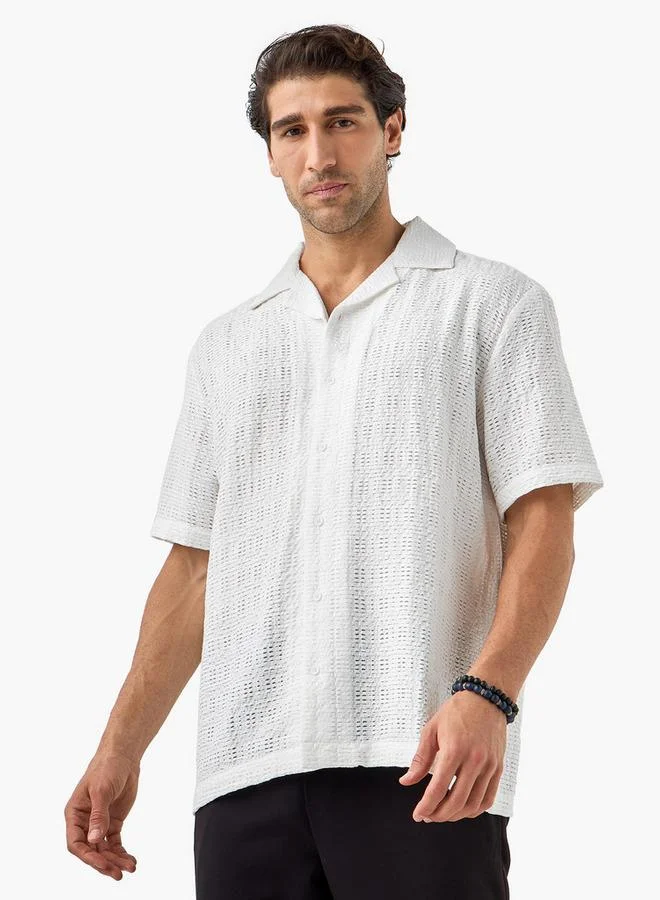 ايكونيك قميص أيقوني بنقوش قصيرة الأكمام