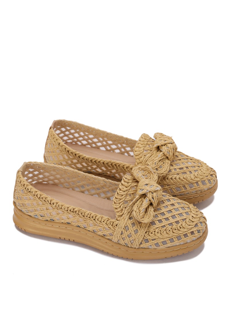 حذاء نسائي خفيف بنقشة شبكية وعقدة أمامية - مزيج مثالي من الراحة والأناقة - Image 1