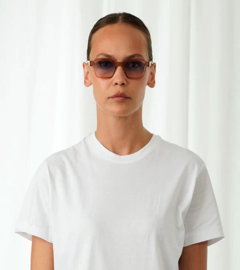  اكسبليست باوتس نظارات شمسية أنيقة للجنسين من إليوت شامبين - تدرج أزرق إلى وردي - Image 4