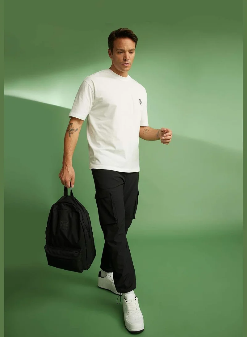 ديفاكتو Man Discovery Licenced Oversize Fit Crew Neck Short Sleeve Knitted T-Shirt
