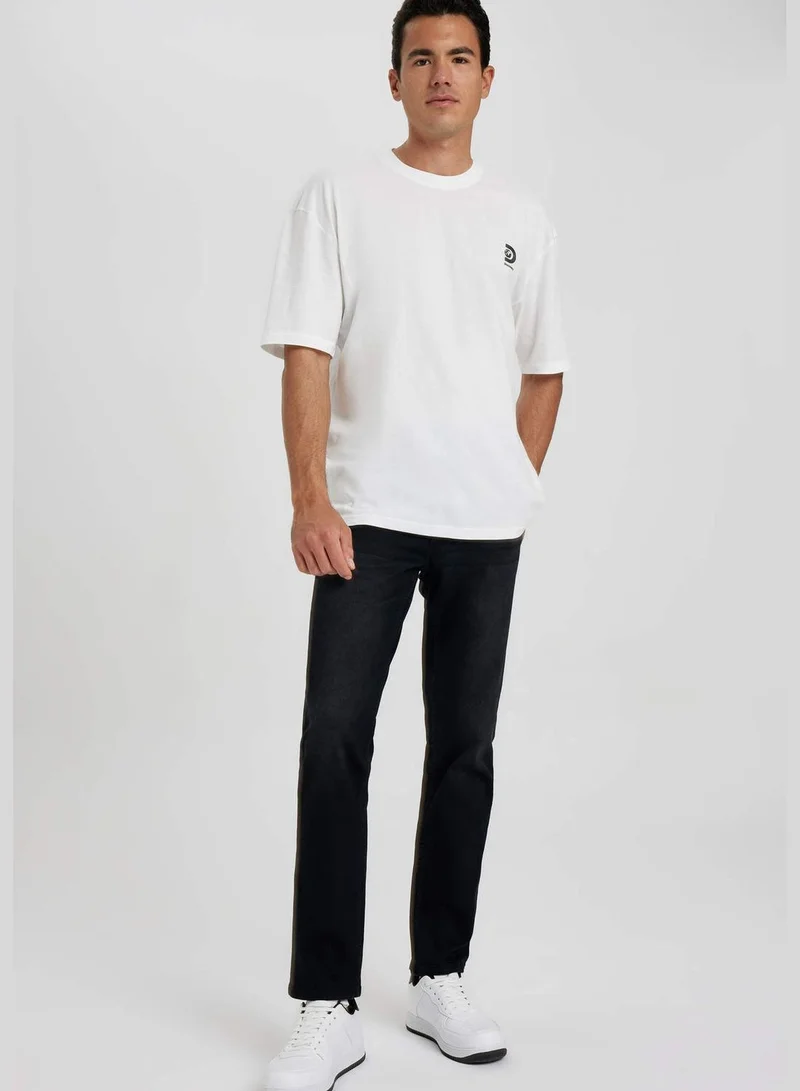 ديفاكتو Man Discovery Licenced Oversize Fit Crew Neck Short Sleeve Knitted T-Shirt