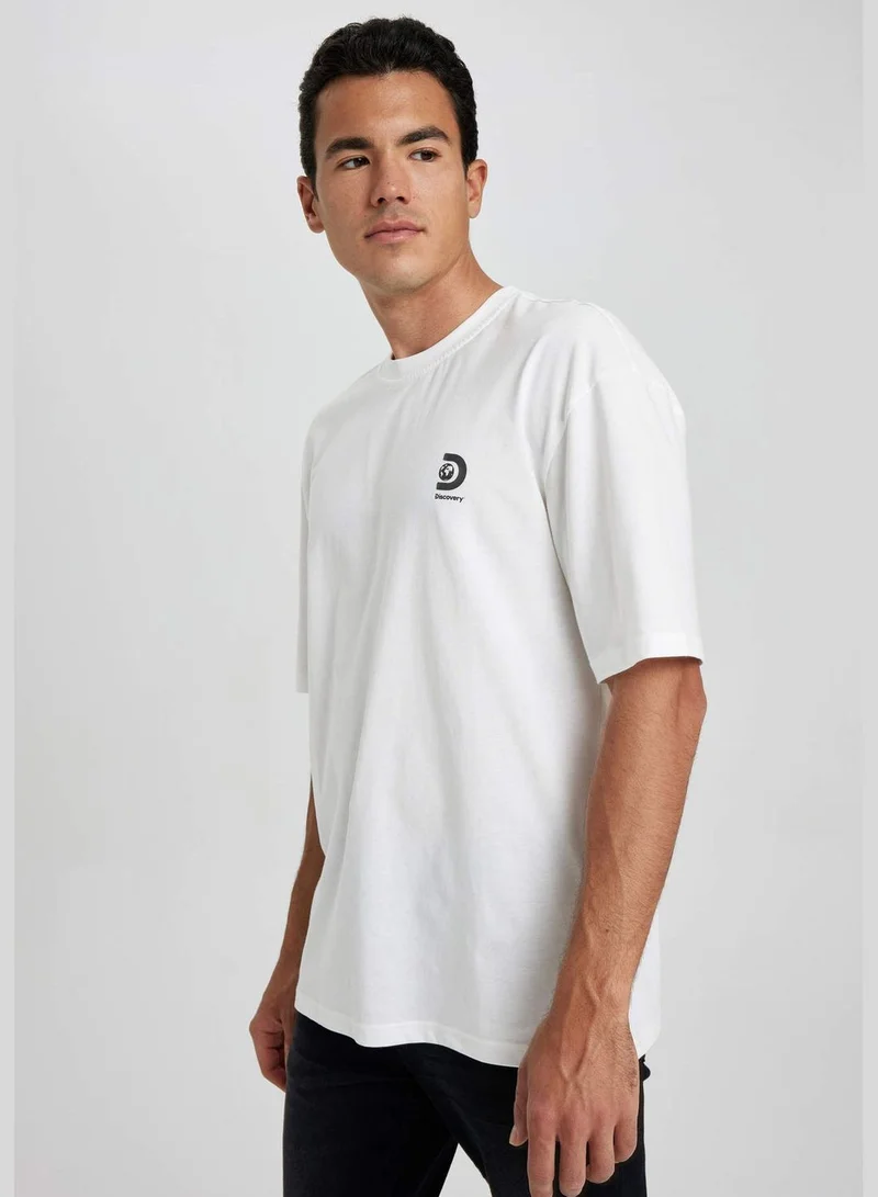 ديفاكتو Man Discovery Licenced Oversize Fit Crew Neck Short Sleeve Knitted T-Shirt