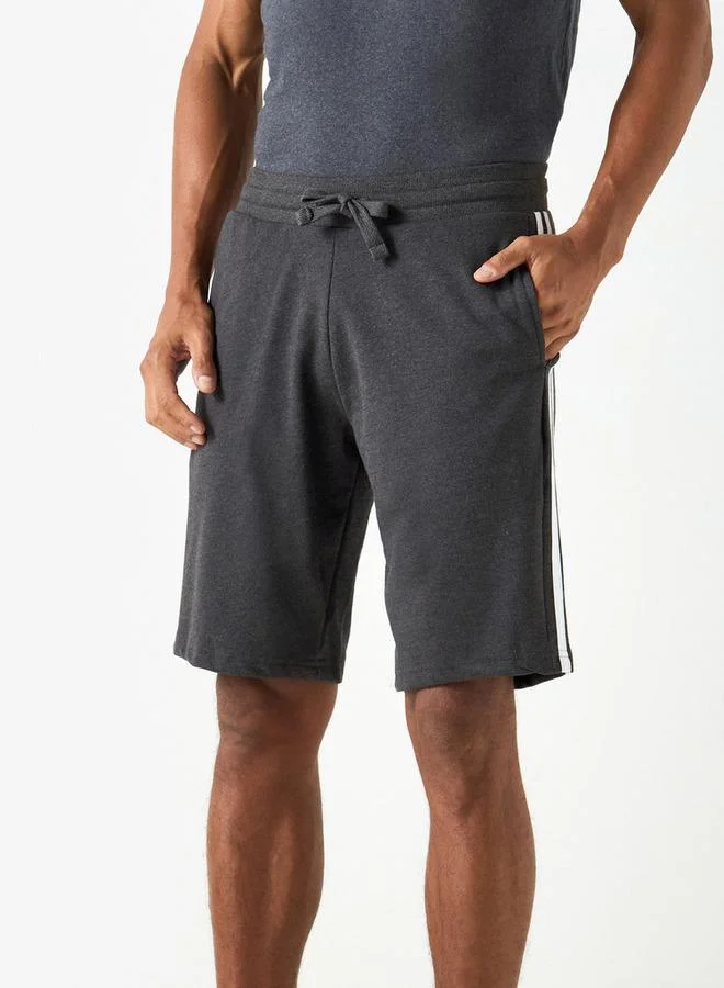 سبلاش فيڤ شورت بتفاصيل شريط مع جيوب وإغلاق برباط