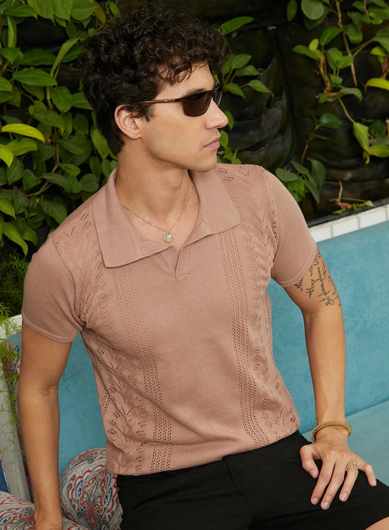 كامبوس سوترا تيشيرت بولو رجالي بني محروق بنقش مكعبات