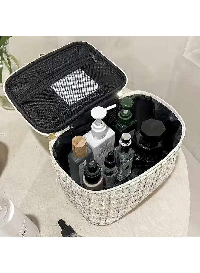 شي إن شنطة مكياج و سفر نسائية أنيقة لون أسود   - منظم مستحضرات تجميل للسفر بسعة كبيرة ومقبض علوي - (22×14×14 سم) - Image 4