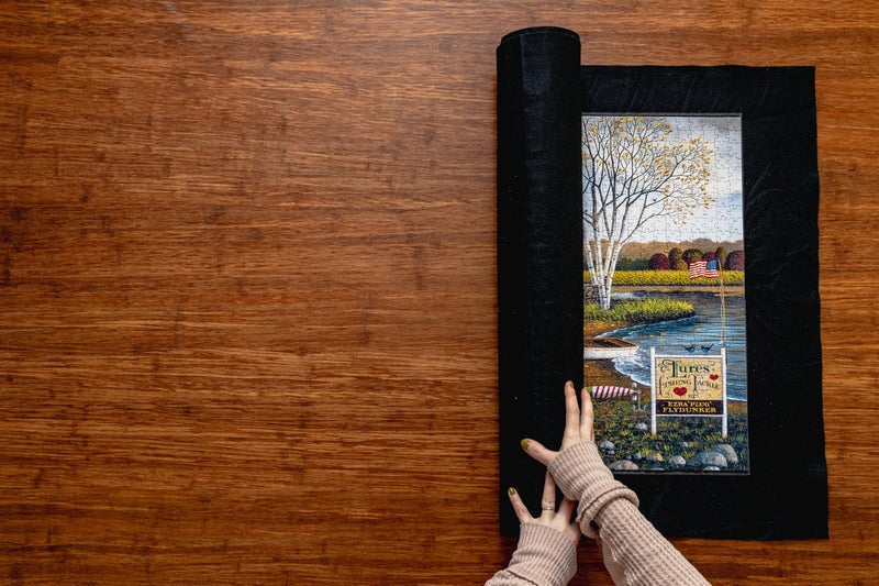 Buffalo Games لعبة بافالو - حصيرة ألغاز قابلة للتدوير - منقذ الألغاز وملحق التجميع - حصيرة مصنوعة من اللباد - تناسب حتى 1500 قطعة ألغاز - سوداء - Image 4