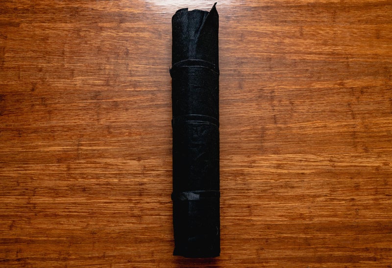 Buffalo Games لعبة بافالو - حصيرة ألغاز قابلة للتدوير - منقذ الألغاز وملحق التجميع - حصيرة مصنوعة من اللباد - تناسب حتى 1500 قطعة ألغاز - سوداء - Image 3