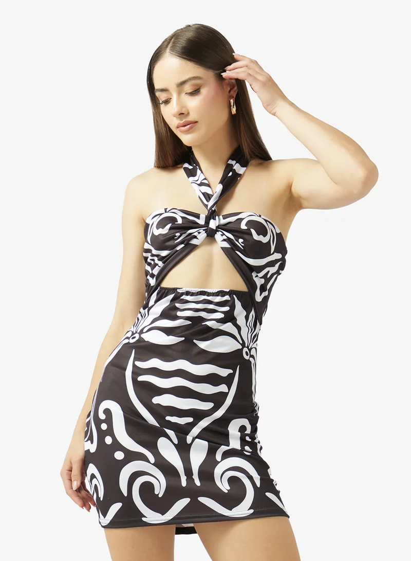 جينجر فستان بياقة هالتر وطبعة تجريدية