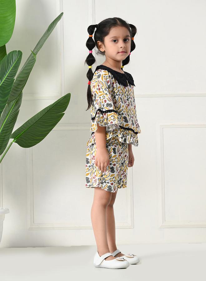 بيلا مودا طقم بلوزة وشورت بطبعات بيلا مودا بياقة مستديرة وحافة مكشكشة - Image 5