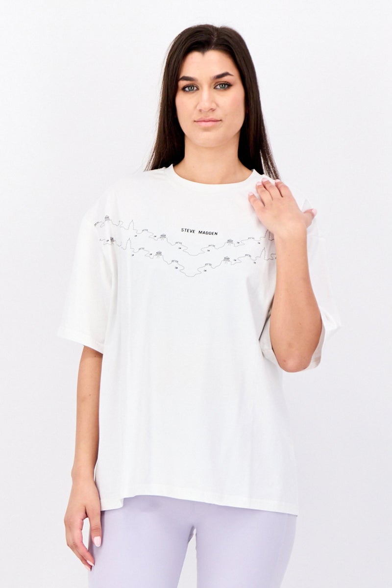 STEVE MADDEN تي شيرت نسائي بأكمام قصيرة وياقة دائرية بطباعة جرافيك، أبيض - Image 1