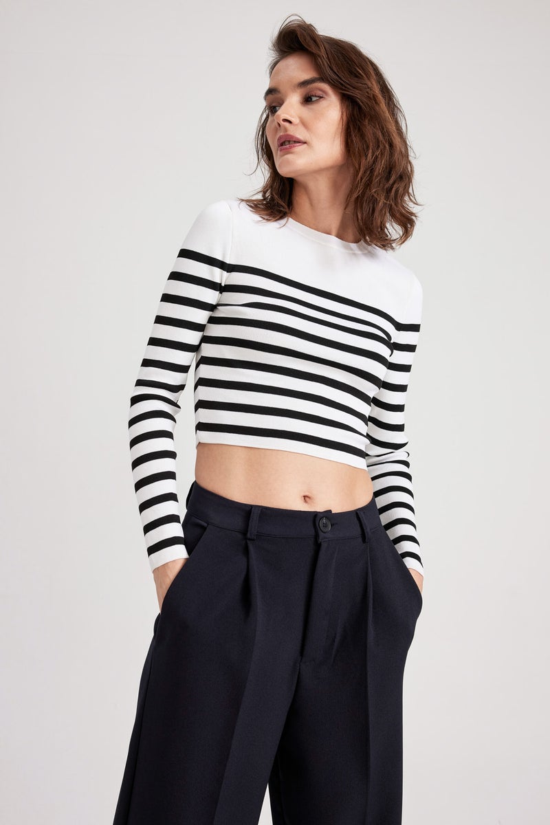 DeFacto Woman Slim Fit Crew Neck Striped Crop Pullover - Image 4