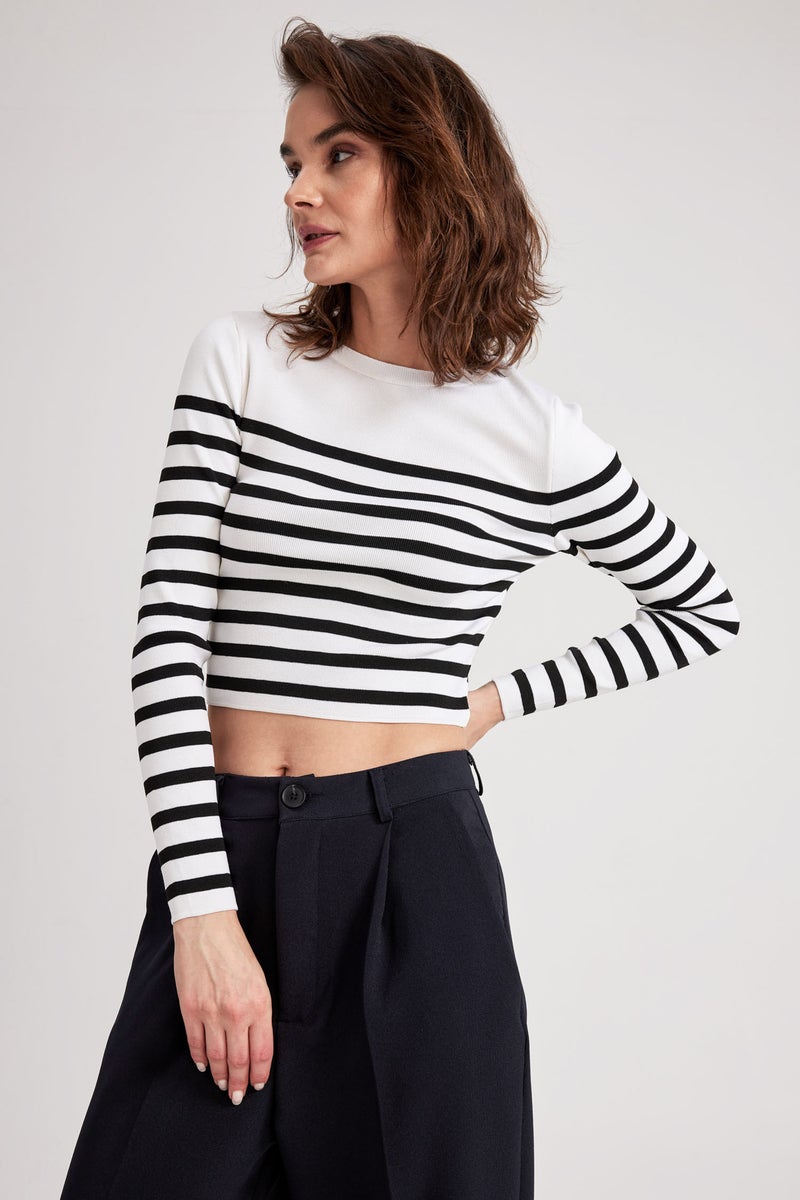 DeFacto Woman Slim Fit Crew Neck Striped Crop Pullover - Image 5